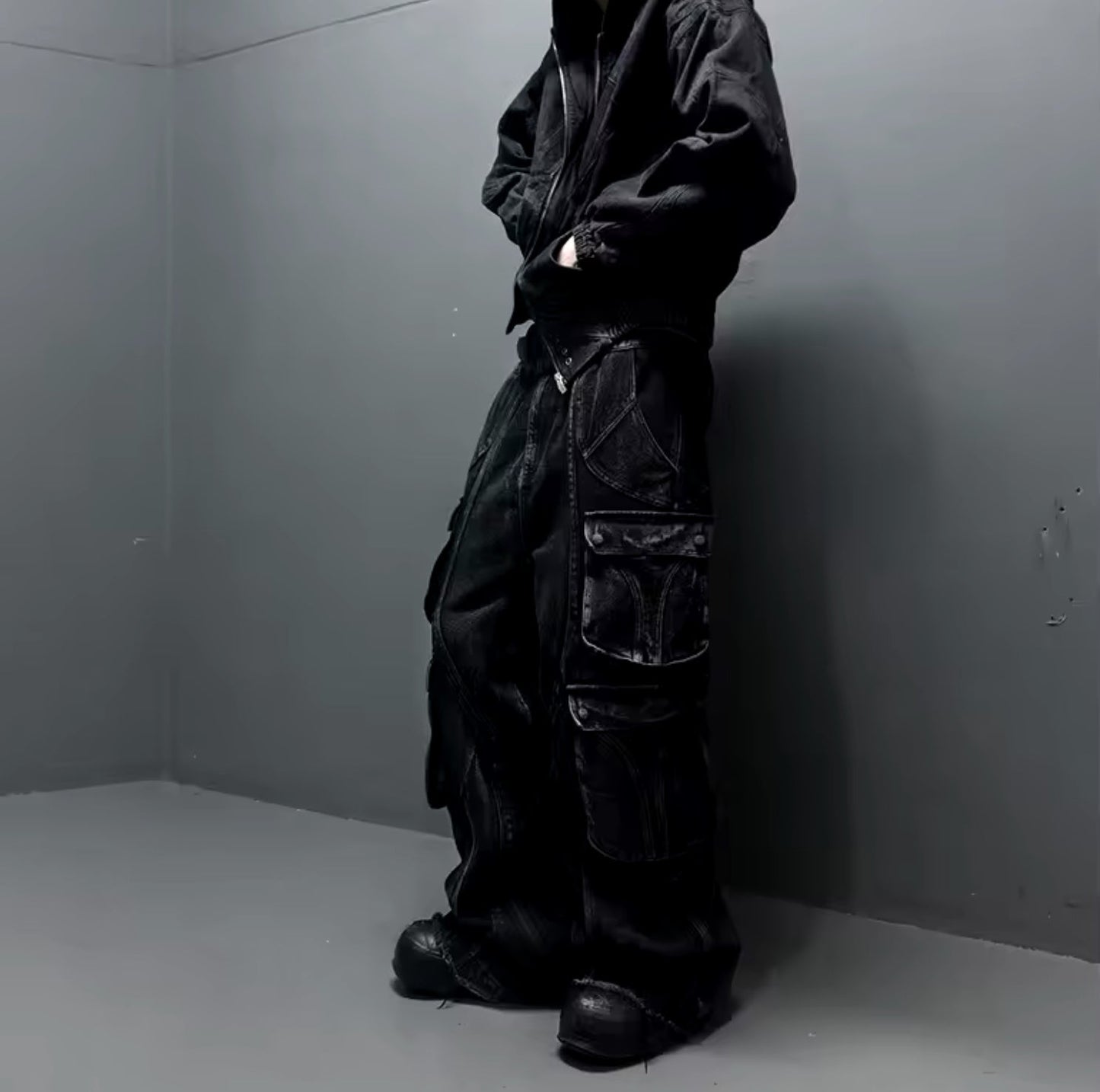 BLACK CARGO WASHED DENIM